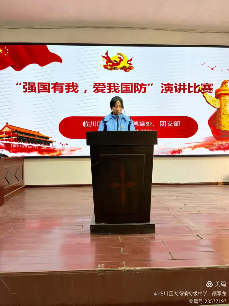 文明穿着校服 争做新时代好少年